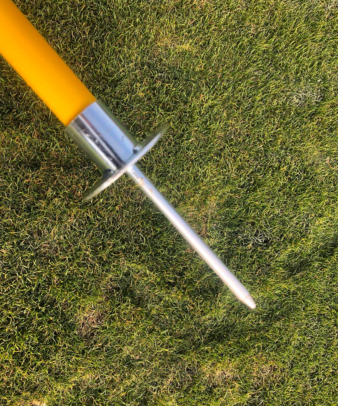 One-Piece Corner Flags for Grass